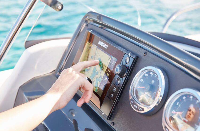 GPS/ECO Simrad Cruise 7 con trasduttore HDI