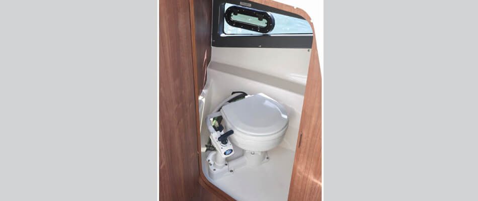 13fully-enclosed-sea-toilet_755cr_compo_f.jpg